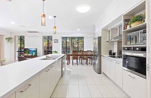 Point Vernon House | Unwind at Fraser Coast: 10/10 Stay with Ocean Views!