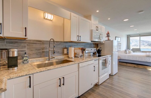 South Bend Apartment | Discover the Oyster Bay Hideaway Suite with Family-Friendly Amenities
