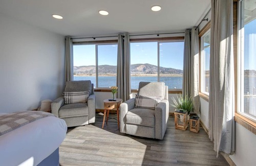 South Bend Apartment | Discover the Oyster Bay Hideaway Suite with Family-Friendly Amenities