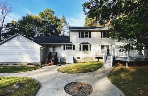 Warwick House | Escape to Relaxing Retreat: Pool, Hot Tub & Game Room!