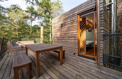 Maubray House | Retreat with Rooftop Views