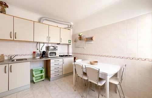 Espiche Apartment | Inviting Casa Elza - Apartment with Terrace & Great Amenities