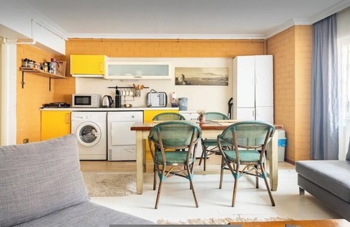 Taksim Apartment | Retro 1+1 apartment in istiklal avenue with AC, WiFi