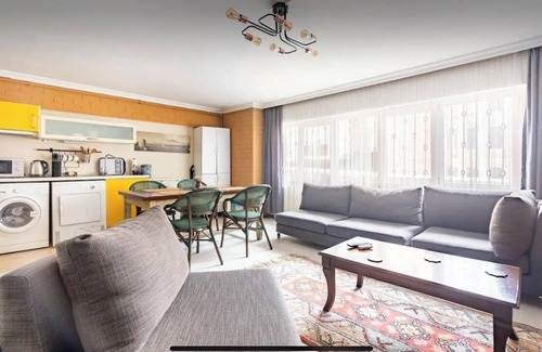 Taksim Apartment | Retro 1+1 apartment in istiklal avenue with AC, WiFi