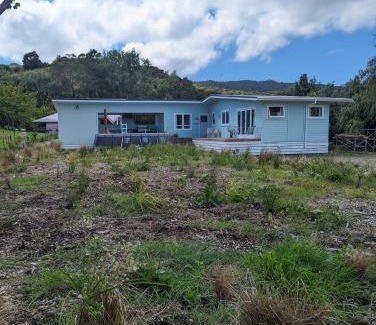 Kuaotunu House | Oceanfront Retro Kuaotunu Beach House with Pet-Friendly Vibes