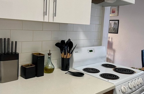 Kitsilano Apartment | Retro Apartment in Central Kitsilano, Steps from the Beach
