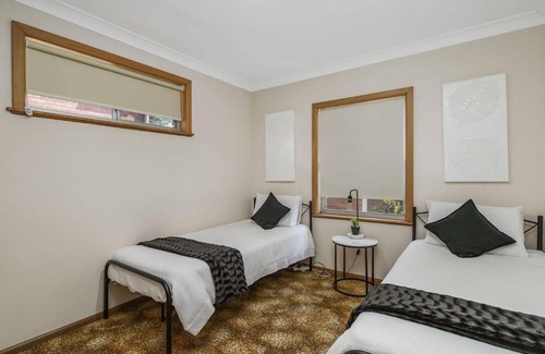 North Haven House | Experience Retro at Riverview: Pet-Friendly 4-Star Retreat