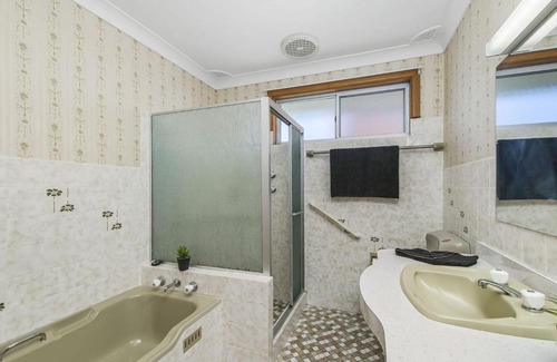 North Haven House | Experience Retro at Riverview: Pet-Friendly 4-Star Retreat