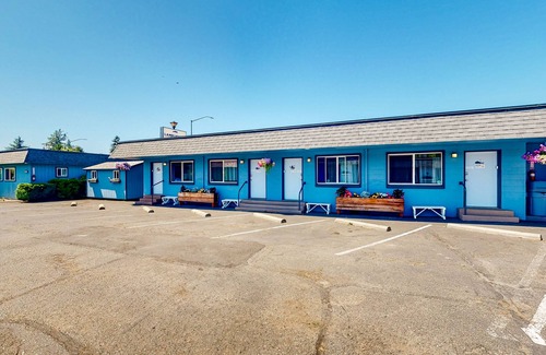 Bandon House | Cozy Beach Hideaway with Fast WiFi & Ocean Views