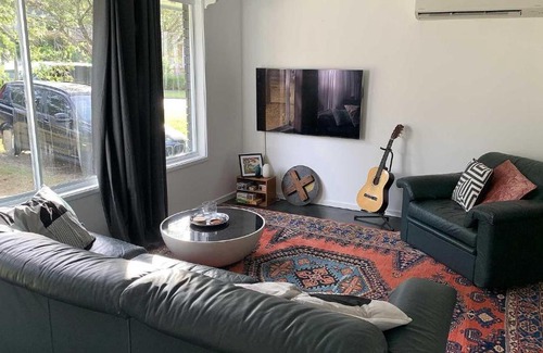 Macmasters Beach House | Charming Retro Beach House - Ideal for Families & Pets