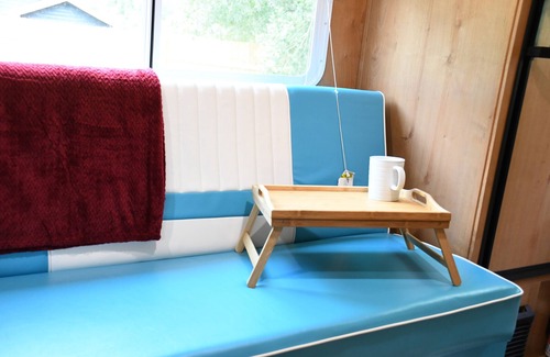 Chatham House | Cozy Retro Camper Stay Near Caney and Chatham Lakes