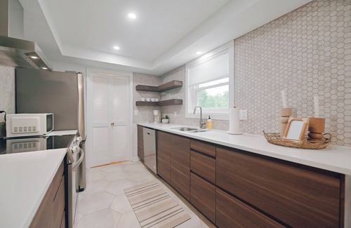 Fishers House | Inviting House in Fishers Near Conner Prairie Attractions