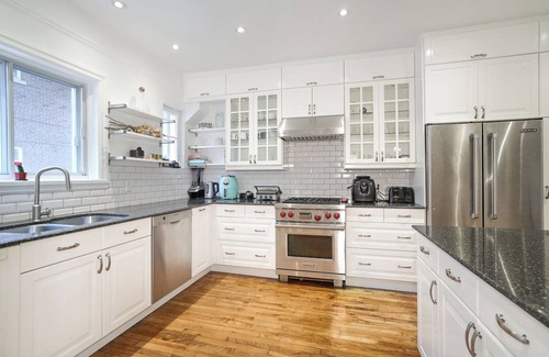 Cote-Des-Neiges—Notre-Dame-De-Grace Condo | Retro-Chic Two-Floor Home in Montreal - Rated 10/10