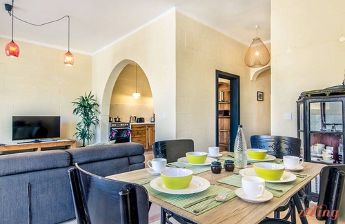 Xlendi Apartment | Retro Designer Homelike Apartment - Close to Beach