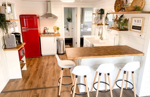 East Dubuque Apartment | Retro Floating Cabin with Hot Tub & Scenic River Views