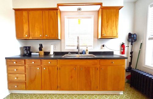 Ishpeming Apartment | Stylish Downtown Retreat with Kitchen & Family-Friendly Vibe