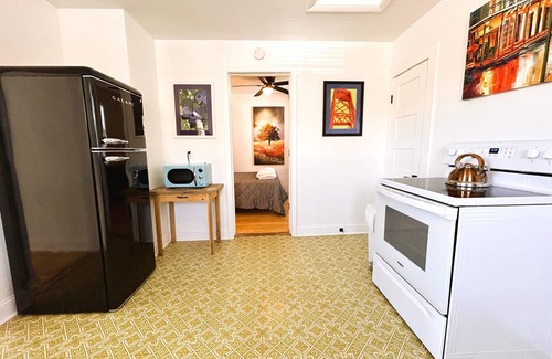 Ishpeming Apartment | Stylish Downtown Retreat with Kitchen & Family-Friendly Vibe