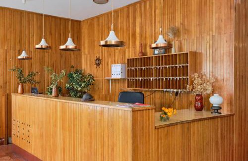 Vonyarcvashegy Hotel | Pet-Friendly Retro Lido - Poolside Retreat in Vonyarcvashegy