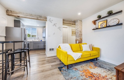 Hilltop House | Top-Rated Retro Modern Suite with Private Backyard & Kitchen
