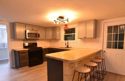 Cortland House | Retro on Maple Avenue