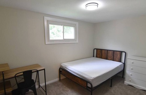 Cortland House | Retro on Maple Avenue
