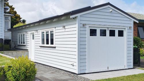 Papakura House | Top-Rated Stay at Retro on Queen, Perfect for Families
