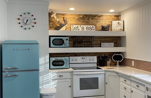Avinger House | Unforgettable Retro Retreat at Lake of the Pines, 10/10 Stay