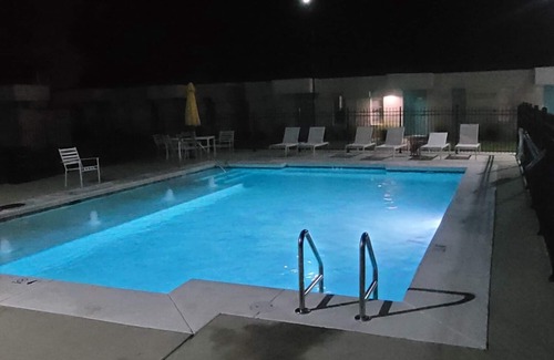 Gulf Shores Condo | Beachside Retreat with Inviting Pool and Top-Rated Amenities