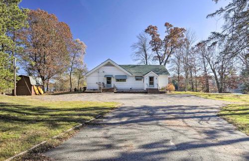 Rhinelander House | Retro Rhinelander Lake Retreat with Scenic Oceanfront Views