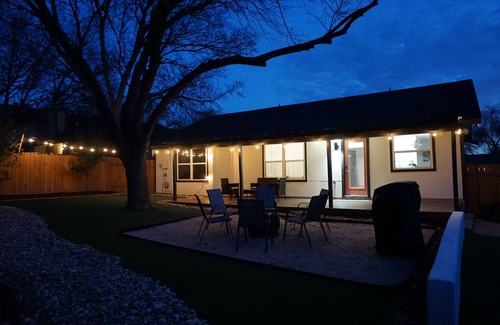 Franklin Park House | Retro South Austin Retreat Close to Downtown Attractions