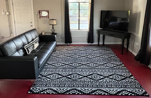 Mineral Wells Apartment | Retro Studio Apartment in the Heart of Downtown
