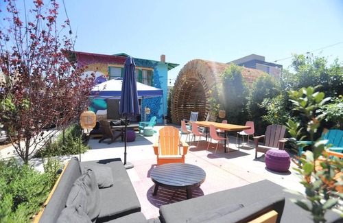 Roosevelt Apartment | Stylish Retro Studio, Walkable DTPH with Ocean Views