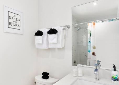 Roosevelt Apartment | Stylish Retro Studio, Walkable DTPH with Ocean Views
