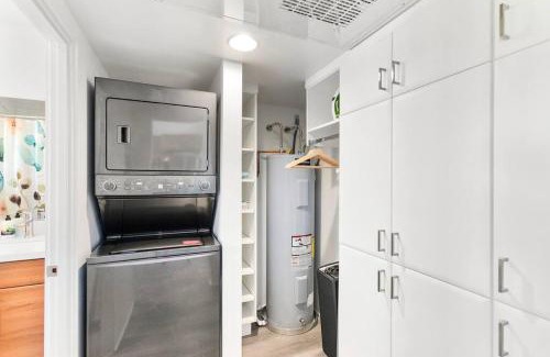 Roosevelt Apartment | Stylish Retro Studio, Walkable DTPH with Ocean Views