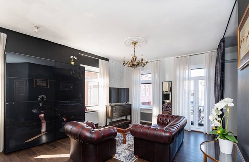 Old Town Apartment | Retro Studio Apartment in Old Town with Pet-Friendly Amenities