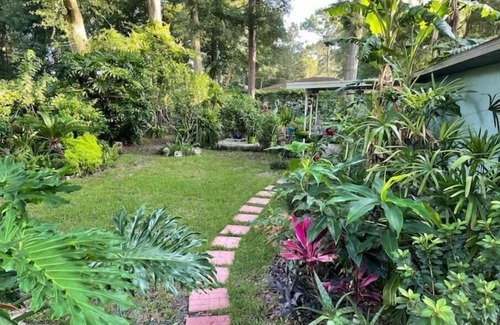 Ocala House | Retro Style Camper with Ocean View in a Peaceful Area