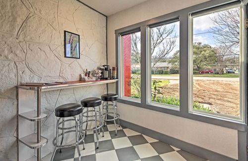 Blanco Cottage | Inviting Retro Blanco Abode Near Main Street Attractions