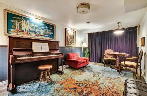 Prince Edward House | Retro Retreat with Hot Tub, Piano Lounge & Vinyls