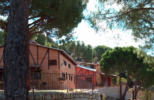 Navas del Rey Cottage | Experience the Middle Ages with Family-Friendly Amenities