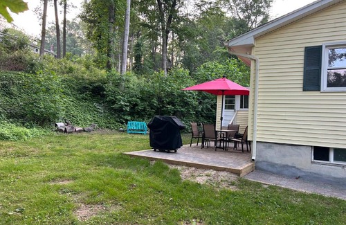 Danbury House | Unforgettable Reunions at Candlewood Lake with Family Amenities