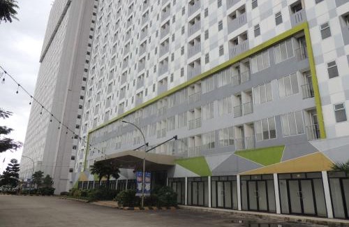 Gunung Putri Hotel | Comfortable Reva Room with Child-Friendly Amenities