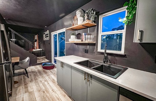 College Station Condo | Pet-Friendly Reveille Retreat - Steps from Kyle Field
