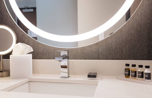 Urbandale Hotel | Discover Revel Hotel Des Moines Urbandale - 4-Star Comfort