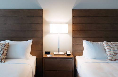 Urbandale Hotel | Discover Revel Hotel Des Moines Urbandale - 4-Star Comfort
