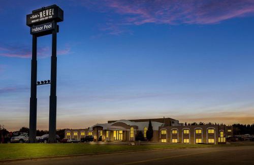 Minot Hotel | Pet-Friendly Retreat at Revel Hotel Minot with Pool & Hot Tub