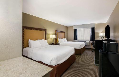 Minot Hotel | Pet-Friendly Retreat at Revel Hotel Minot with Pool & Hot Tub