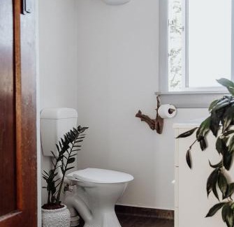 Hokitika House | Relax at Revell St Beach Bungalow - Pet and Child Friendly