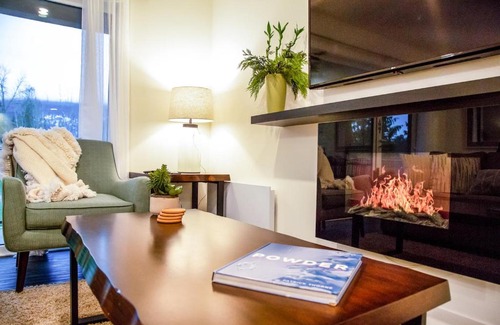 Revelstoke Apartment | Discover Revelstoke Retreat: Family-Friendly with Hot Tub