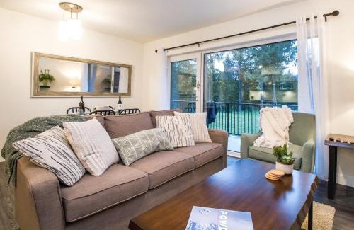 Revelstoke Apartment | Discover Revelstoke Retreat: Family-Friendly with Hot Tub