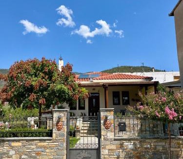 Kato Gatzea House | Reven Resort